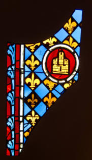 Fond de vitrail avec fleur de lys et château de castille à la Sainte-Chapelle de Paris (?)