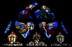 Dans les lobes, quatre anges tiennent les signes de la Vierge, la tour de David, la tour d'ivoire, la lune et la fontaine scellée