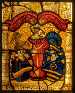 Saint Pierre et sainte Barbe dans les angles supérieurs